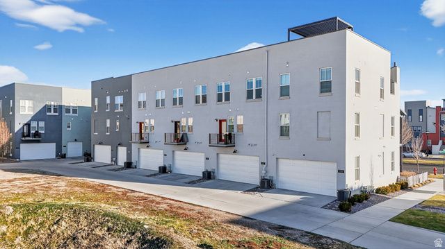 5004 W DAYBREAK PKWY, South Jordan, UT 84009