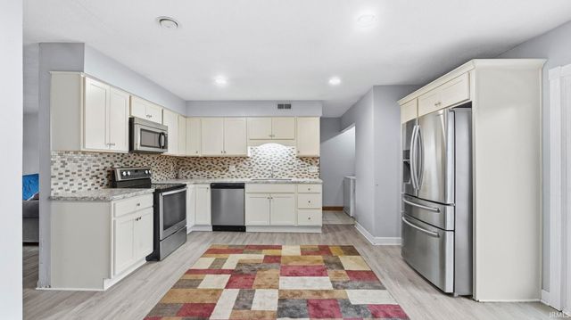 4615 Golfview Drive, Fort Wayne, IN 46818