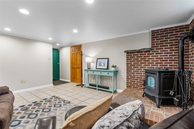 500 Hiland Ave, Coraopolis, PA 15108