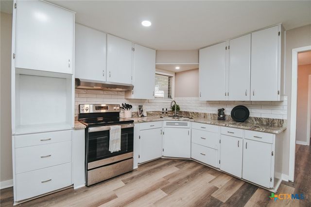 2206 E Stayton Avenue, Victoria, TX 77901