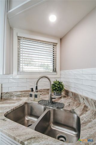 2206 E Stayton Avenue, Victoria, TX 77901