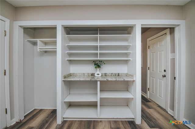 2206 E Stayton Avenue, Victoria, TX 77901