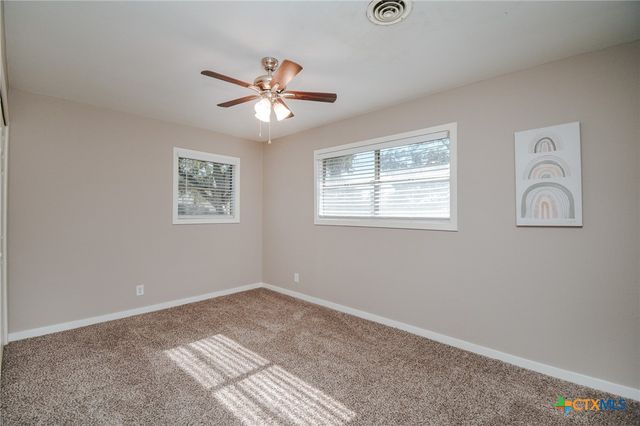 2206 E Stayton Avenue, Victoria, TX 77901