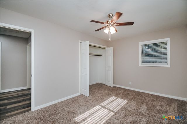 2206 E Stayton Avenue, Victoria, TX 77901