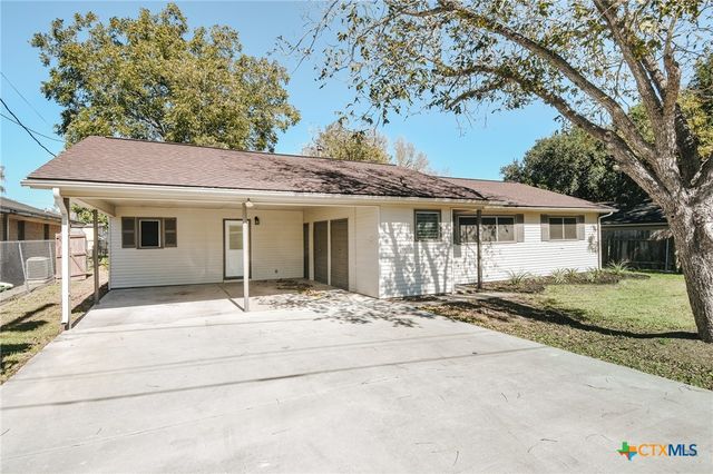 2206 E Stayton Avenue, Victoria, TX 77901