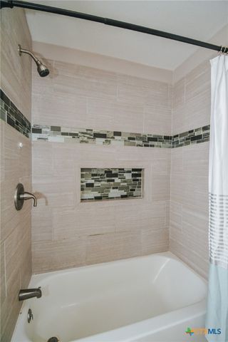 2206 E Stayton Avenue, Victoria, TX 77901