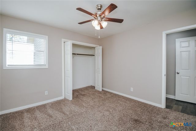 2206 E Stayton Avenue, Victoria, TX 77901