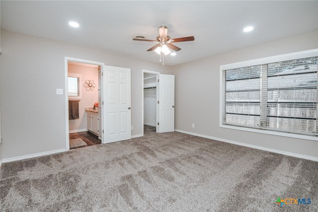 2206 E Stayton Avenue, Victoria, TX 77901