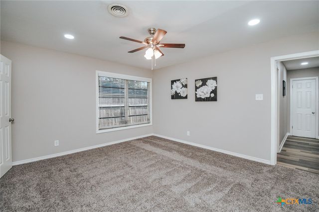 2206 E Stayton Avenue, Victoria, TX 77901