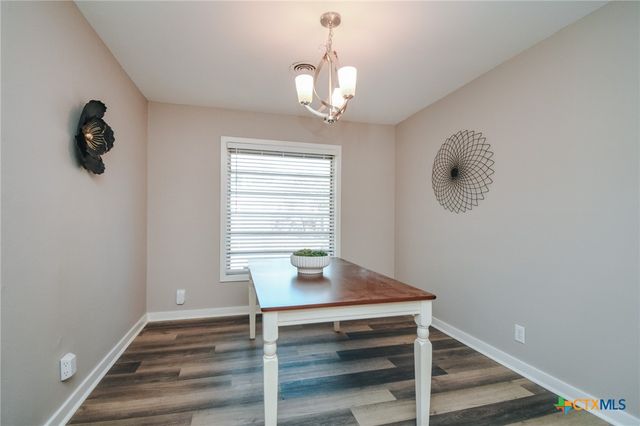 2206 E Stayton Avenue, Victoria, TX 77901