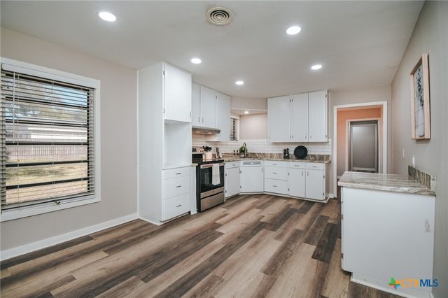 2206 E Stayton Avenue, Victoria, TX 77901