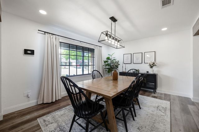 812 Prestwick Street, Bedford, TX 76022