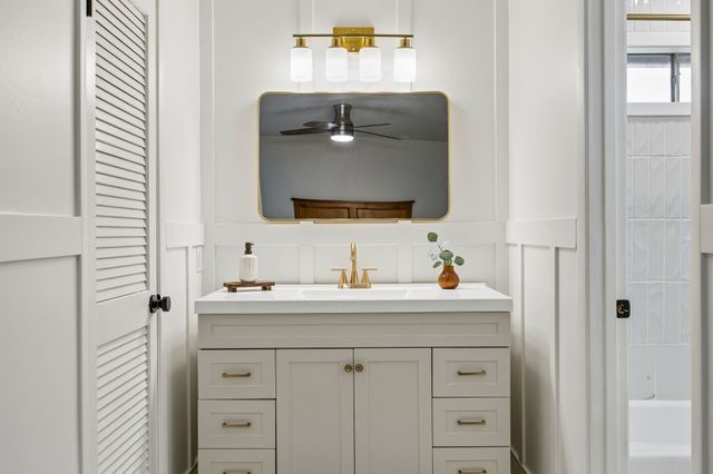 812 Prestwick Street, Bedford, TX 76022