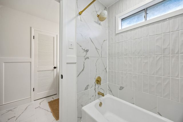 812 Prestwick Street, Bedford, TX 76022