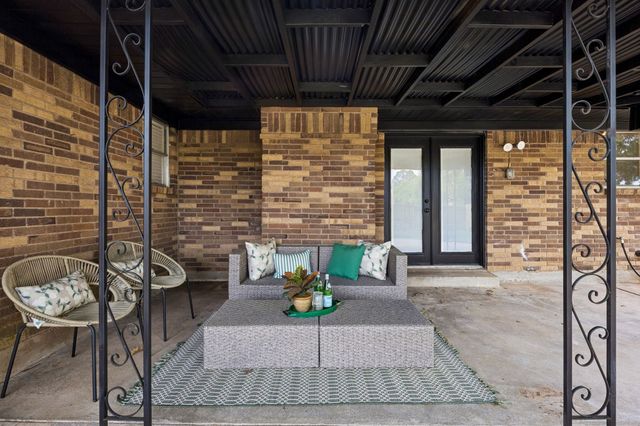 812 Prestwick Street, Bedford, TX 76022