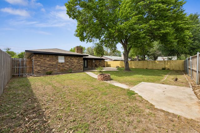 812 Prestwick Street, Bedford, TX 76022