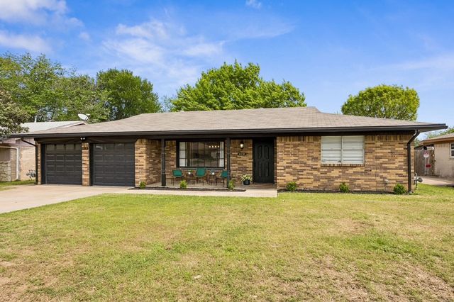 812 Prestwick Street, Bedford, TX 76022