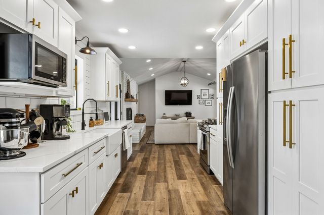 812 Prestwick Street, Bedford, TX 76022