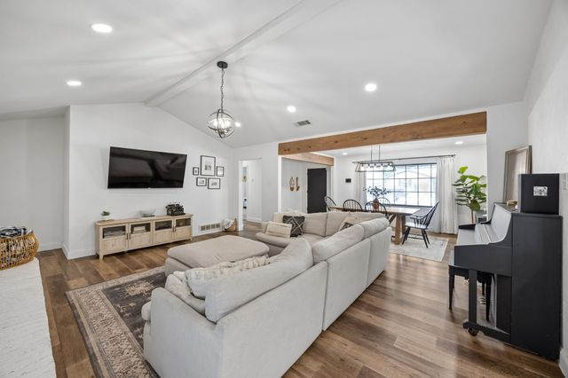 812 Prestwick Street, Bedford, TX 76022