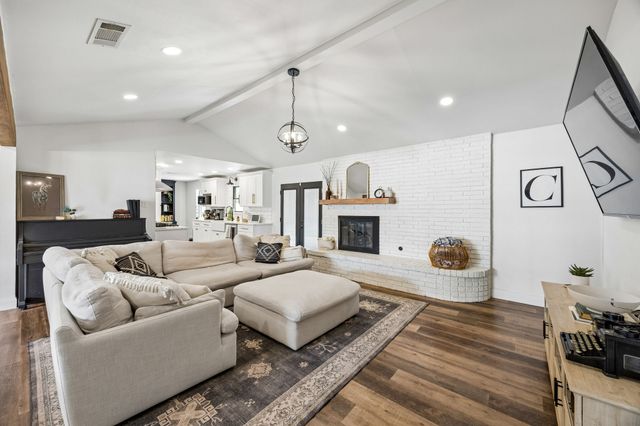 812 Prestwick Street, Bedford, TX 76022