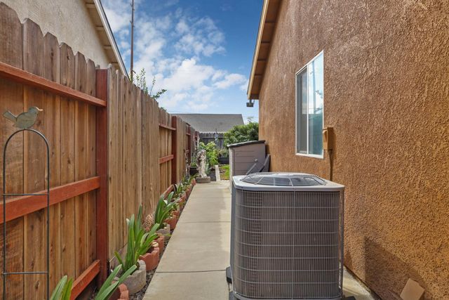 16283 Summit Way, Delhi, CA 95315