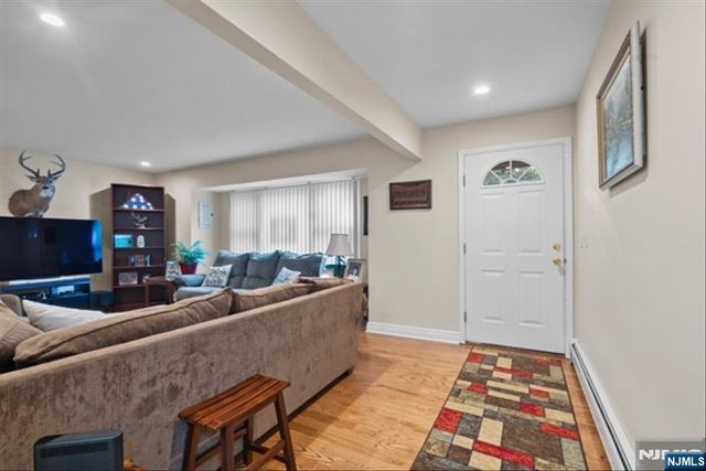 17 Foxhill Lane, Ringwood, NJ 07456
