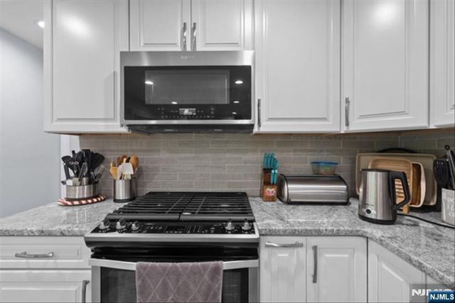 17 Foxhill Lane, Ringwood, NJ 07456
