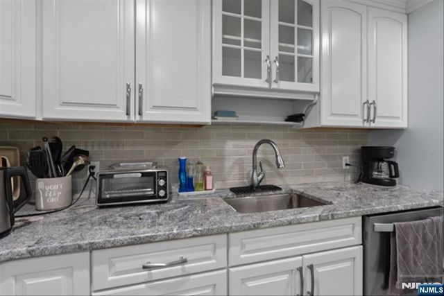 17 Foxhill Lane, Ringwood, NJ 07456