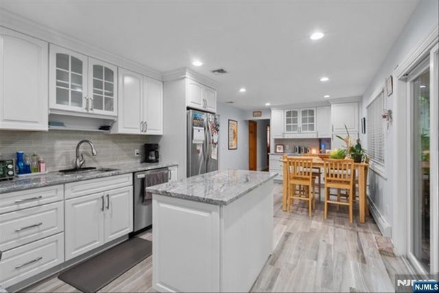 17 Foxhill Lane, Ringwood, NJ 07456