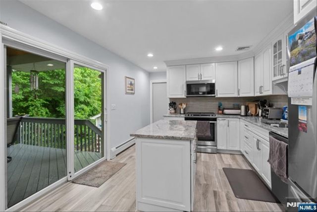17 Foxhill Lane, Ringwood, NJ 07456