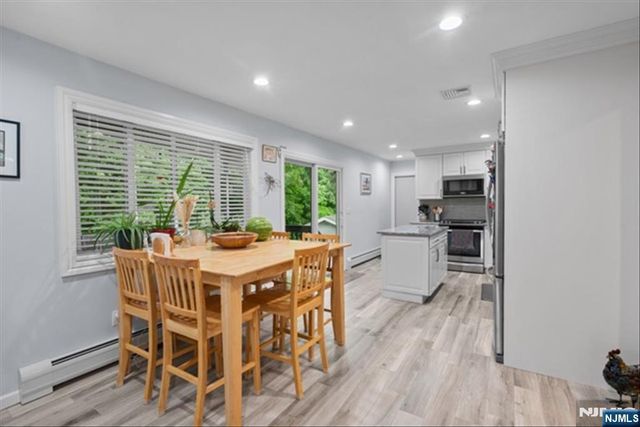 17 Foxhill Lane, Ringwood, NJ 07456