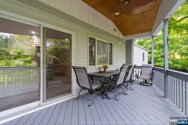 17 Foxhill Lane, Ringwood, NJ 07456