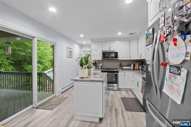 17 Foxhill Lane, Ringwood, NJ 07456