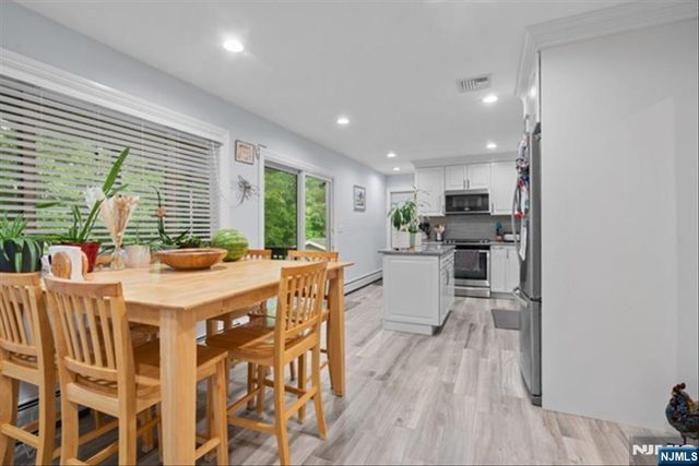 17 Foxhill Lane, Ringwood, NJ 07456