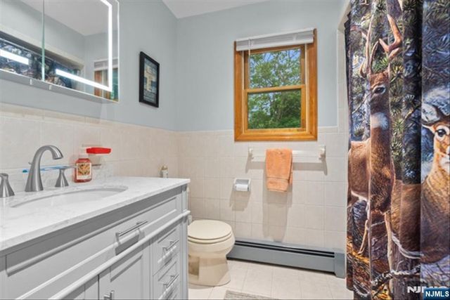 17 Foxhill Lane, Ringwood, NJ 07456