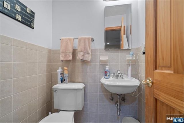 17 Foxhill Lane, Ringwood, NJ 07456