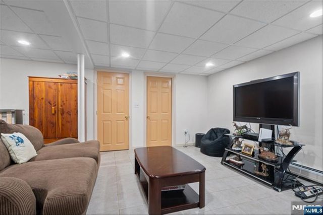 17 Foxhill Lane, Ringwood, NJ 07456