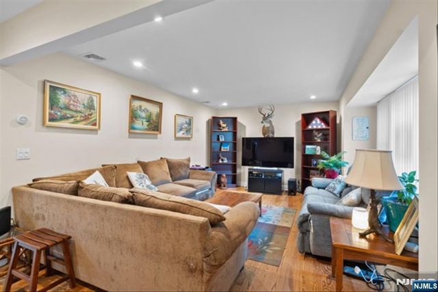 17 Foxhill Lane, Ringwood, NJ 07456