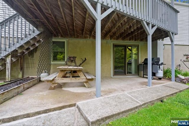 17 Foxhill Lane, Ringwood, NJ 07456