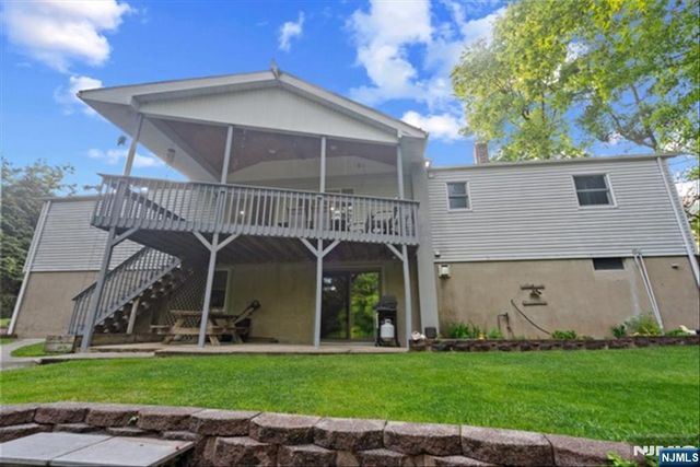 17 Foxhill Lane, Ringwood, NJ 07456