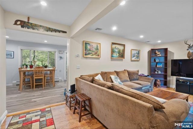 17 Foxhill Lane, Ringwood, NJ 07456