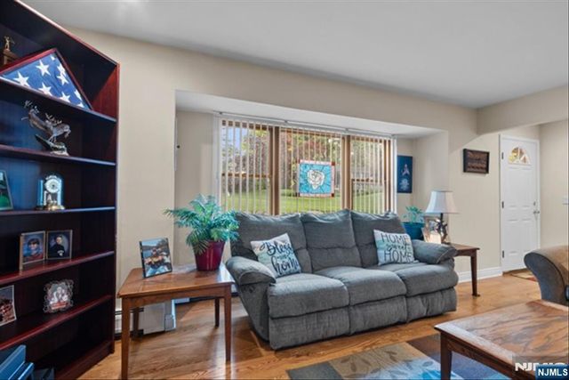 17 Foxhill Lane, Ringwood, NJ 07456