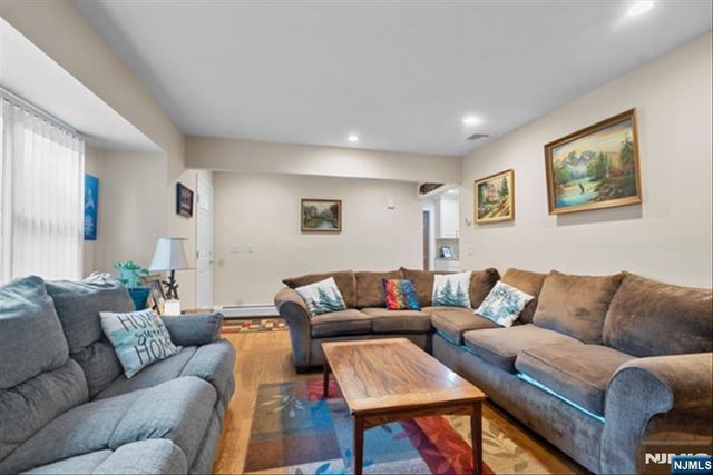 17 Foxhill Lane, Ringwood, NJ 07456