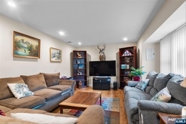 17 Foxhill Lane, Ringwood, NJ 07456