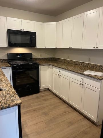 8784 Par Lane, Rogers, AR 72756