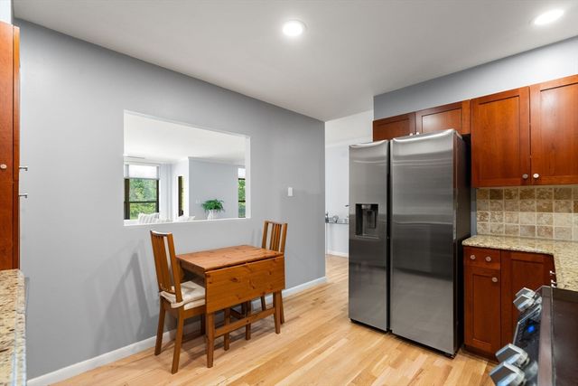 210 Nahanton St 219, Newton, MA 02459
