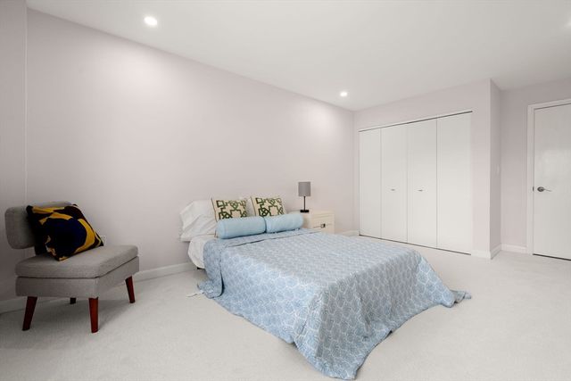210 Nahanton St 219, Newton, MA 02459