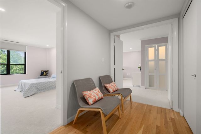 210 Nahanton St 219, Newton, MA 02459