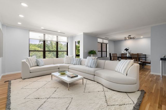 210 Nahanton St 219, Newton, MA 02459