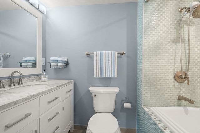 210 Nahanton St 219, Newton, MA 02459